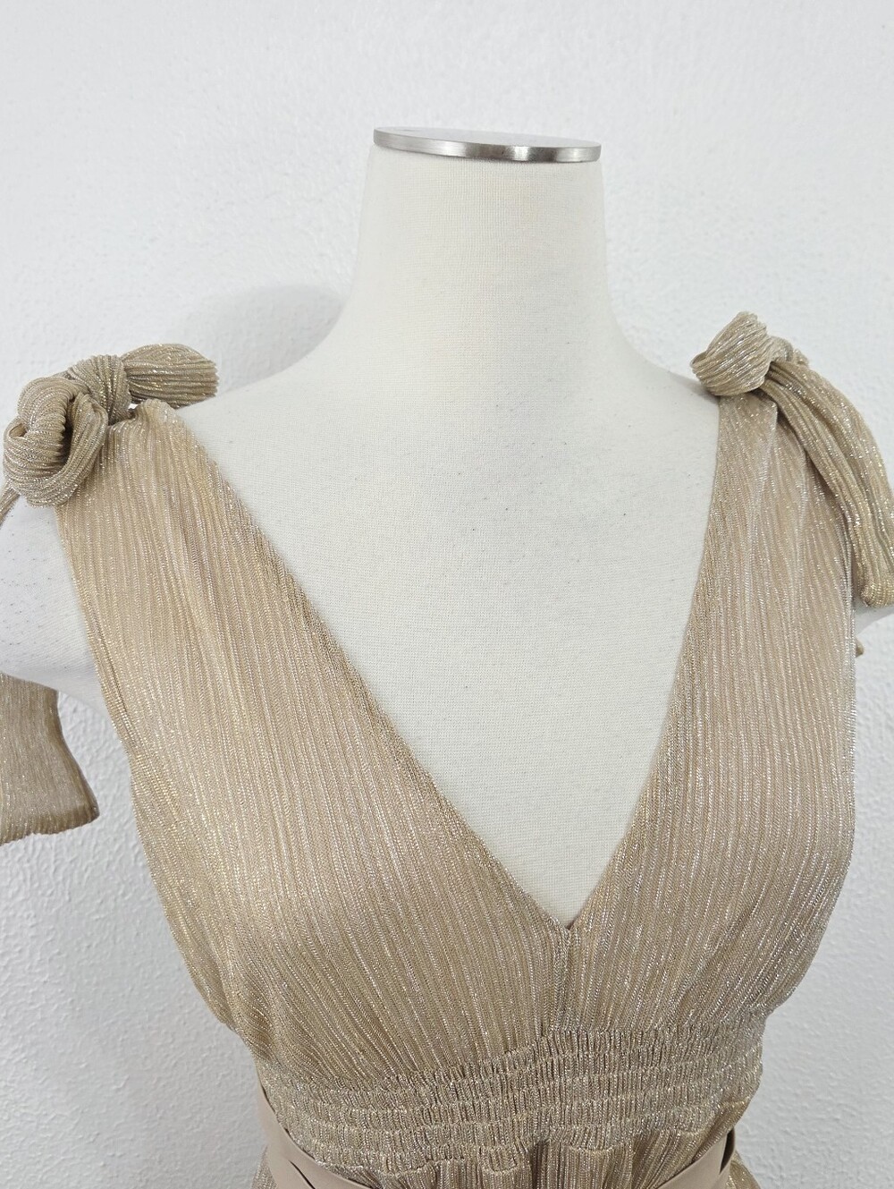 A Loves A Metallic gold Crepe formal dress Sleeveless Deep V-Neck maxi womens XS - Picture 4 of 8